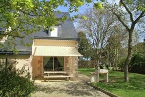House | Terrace/patio - Stylish Coastal Stay in Erquy (Erquy)