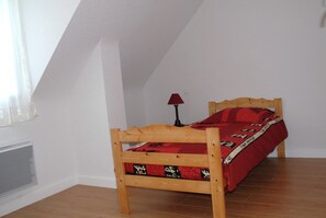 House | 4 bedrooms, individually furnished, bed sheets - Stylish Coastal Stay in Erquy (Erquy)