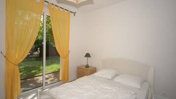 House | 4 bedrooms, individually furnished, bed sheets