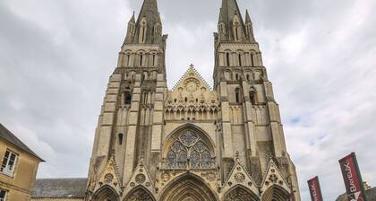 Spacious, Modernised Accommodation Right in the Centre of Bayeux