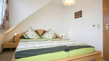 Apartment | 2 bedrooms, individually furnished, bed sheets