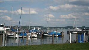 A marina with several boats docked at wooden piers. - Spacious Apartment near Lake Constance with Covered Balcony (Bermatingen)