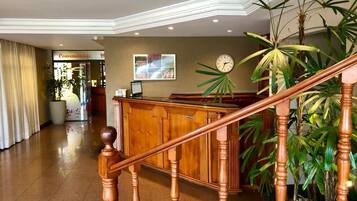 المنشأة من الداخل