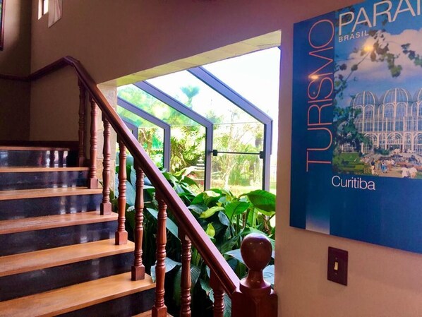 تفاصيل الفندق من الداخل