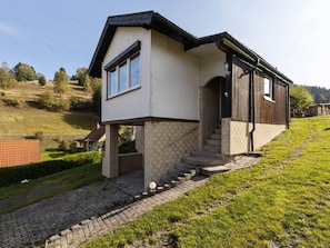 House | Exterior - Charming Stay Near Oberhof (Schleusegrund)