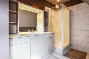 Ferienhaus | Badezimmer