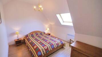 House | 3 bedrooms, individually furnished, bed sheets