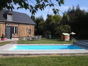 Outdoor pool - Characteristic, 16-th Century House With Heated Swimming Pool (Courtonne-les-Deux-Eglises)