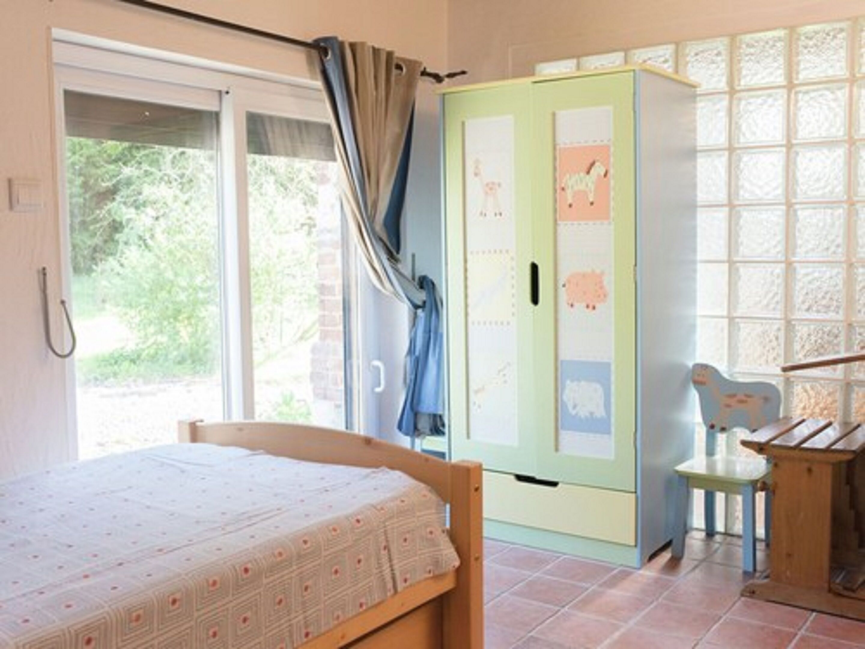 3 bedrooms, individually furnished