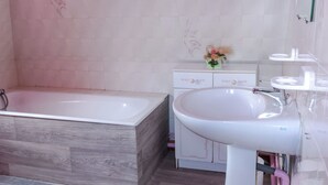 House | Bathroom | Bathtub - Rural, Detached Holiday Home With Pleasant Garden Near the French West Coast (Morainville-Jouveaux)