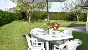 House | Balcony - Rural, Detached Holiday Home With Pleasant Garden Near the French West Coast (Morainville-Jouveaux)