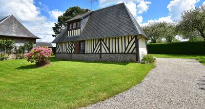Rural, Detached Holiday Home With Pleasant Garden Near the French West Coast