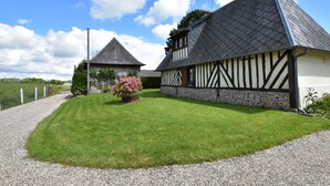 Exterior - Rural, Detached Holiday Home With Pleasant Garden Near the French West Coast (Morainville-Jouveaux)