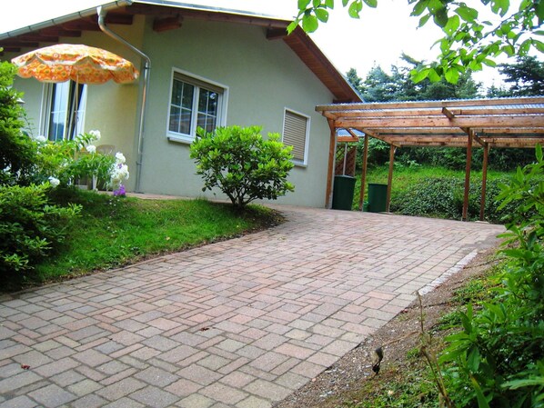 House | Exterior - Cozy Holiday Home in Vogtland (Bad Elster)