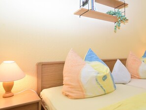 House | 2 bedrooms, individually furnished, bed sheets - Cozy Holiday Home in Vogtland (Bad Elster)