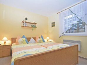 House | 2 bedrooms, individually furnished, bed sheets - Cozy Holiday Home in Vogtland (Bad Elster)