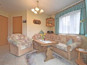 House | Living area - Cozy Holiday Home in Vogtland (Bad Elster)