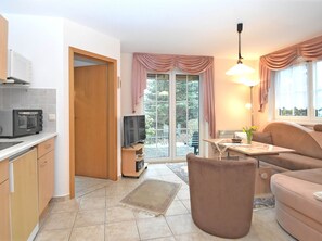 House | Private kitchen - Cozy Holiday Home in Vogtland (Bad Elster)