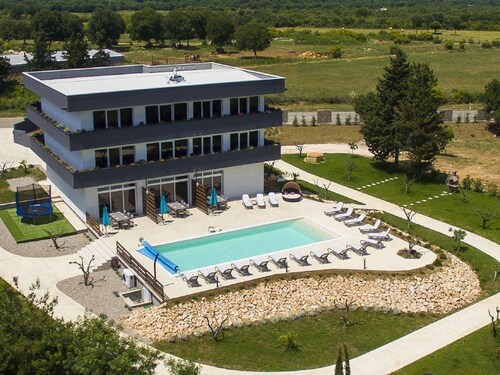 Spacious Villa in Nin With Swimming Pool