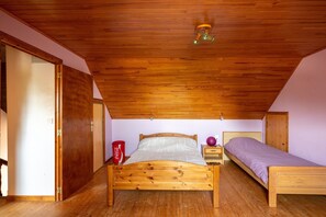 Room - Modern Holiday Home in Plouhinec (Plouhinec)