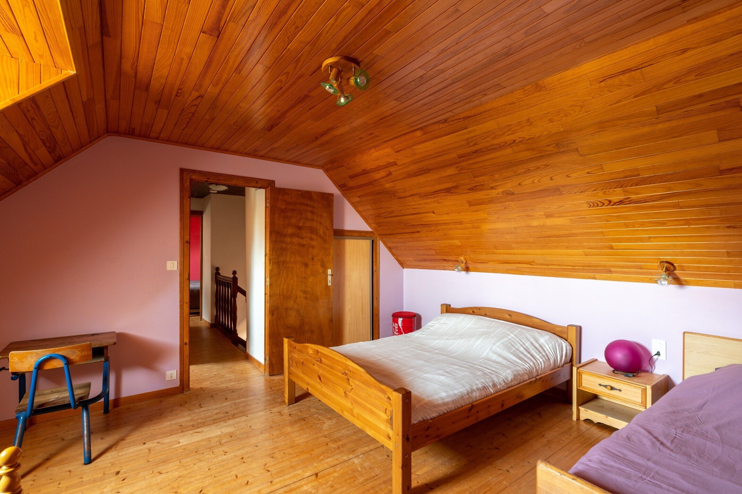 4 bedrooms, individually furnished