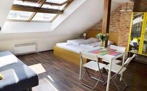 Superior Studio Suite | Living room | Flat-screen TV