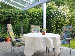 House | Balcony - Spacious Holiday Home in Frankenfelde With a Large Terrace and a Fantastic View (Wriezen)