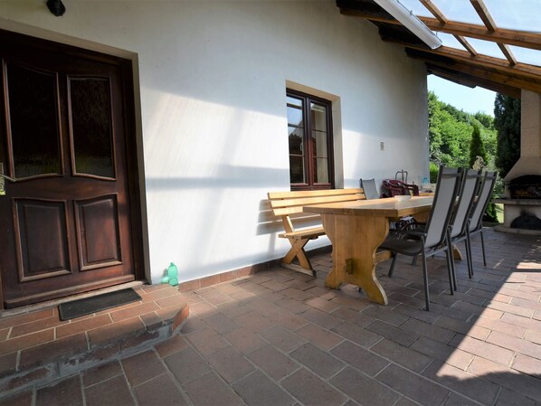 House | Balcony - Beautiful Holiday Home in Pocinovice With Private Garden (Pocinovice)