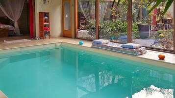 Kolam renang outdoor