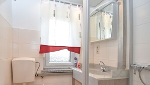 House | Bilik Mandi | Pancuran mandi, tuala disediakan 