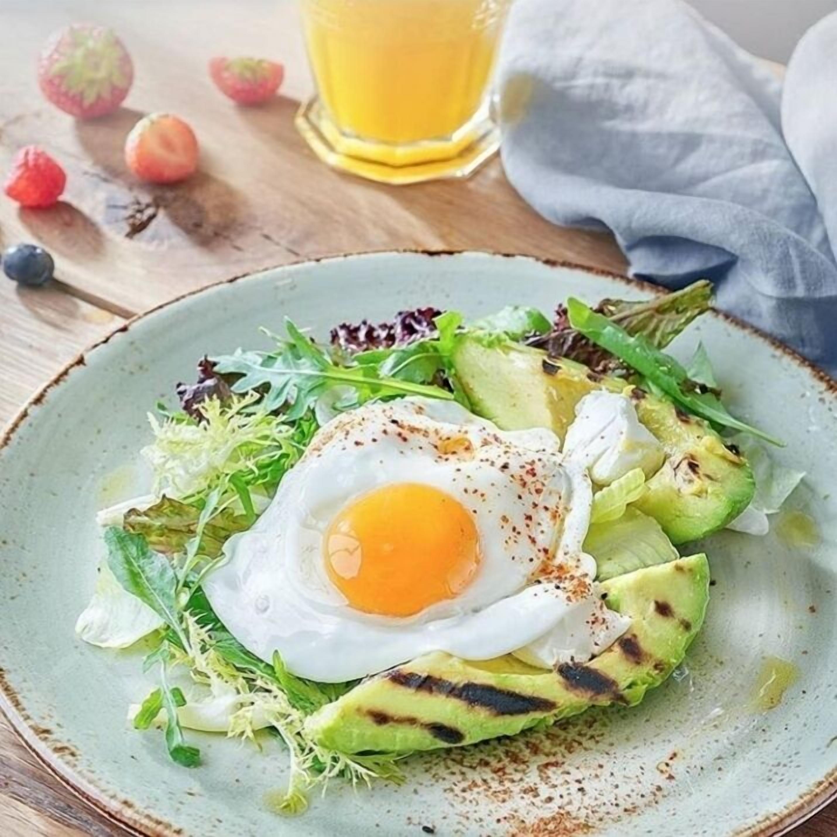 free daily cooked-to-order breakfast