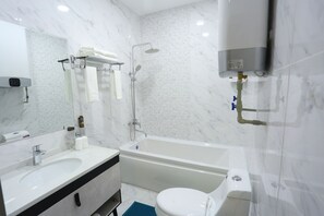Deluxe Double or Twin Room, Balcony | Bathroom | Separate tub and shower, rainfall showerhead, free toiletries - Hotel 777 (Dushanbe)