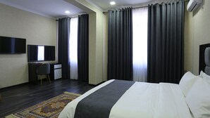 Premium bedding, in-room safe, desk, laptop workspace - Hotel 777 (Dushanbe)
