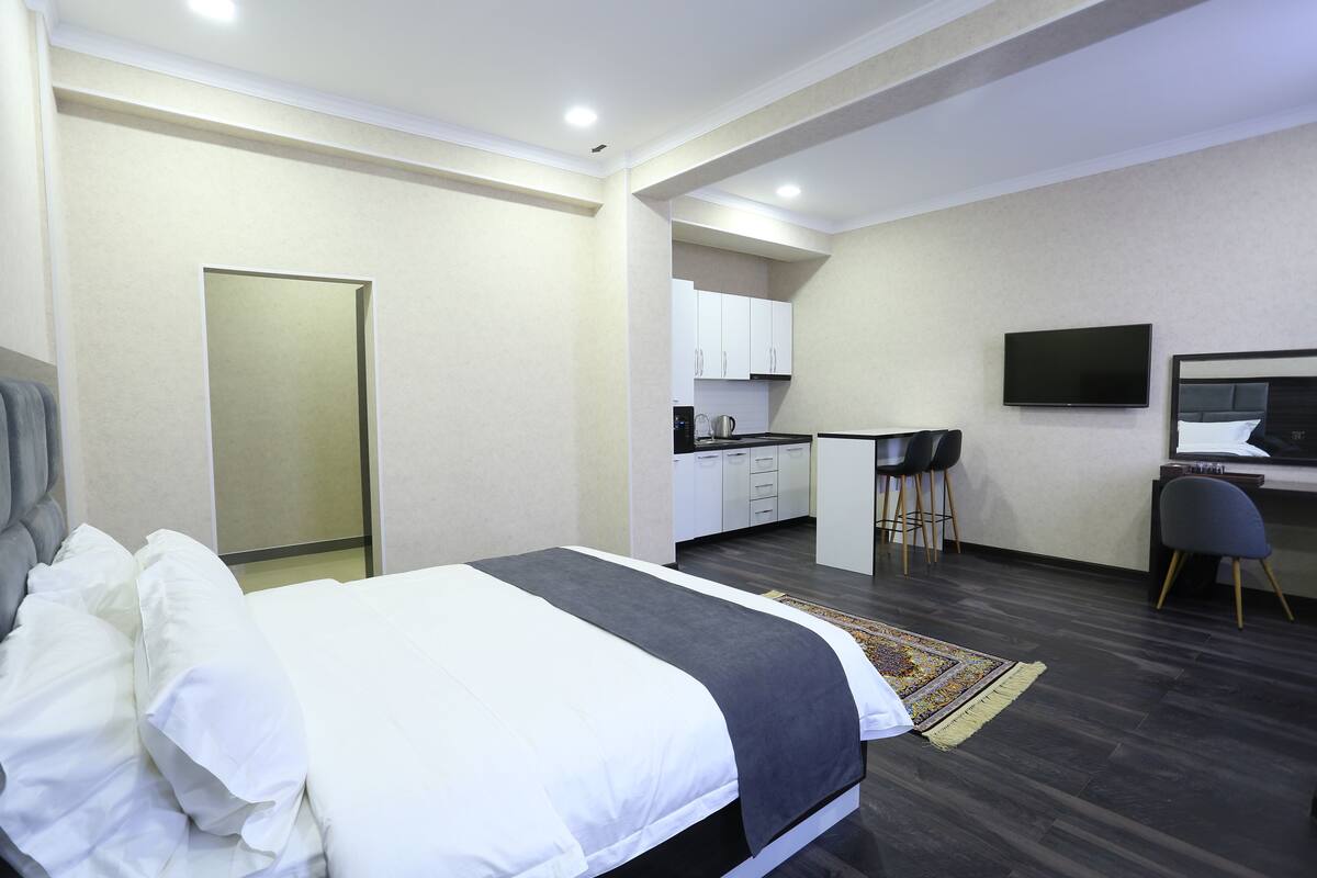 Premium bedding, in-room safe, desk, laptop workspace