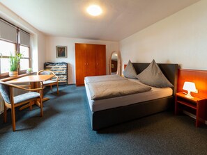 House | 22 bedrooms, individually furnished