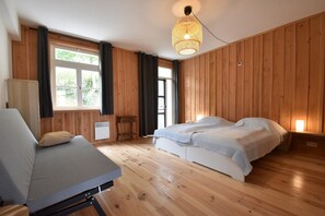 House - Mansion in Cuzy With Pool and Scenic Views (Cuzy)
