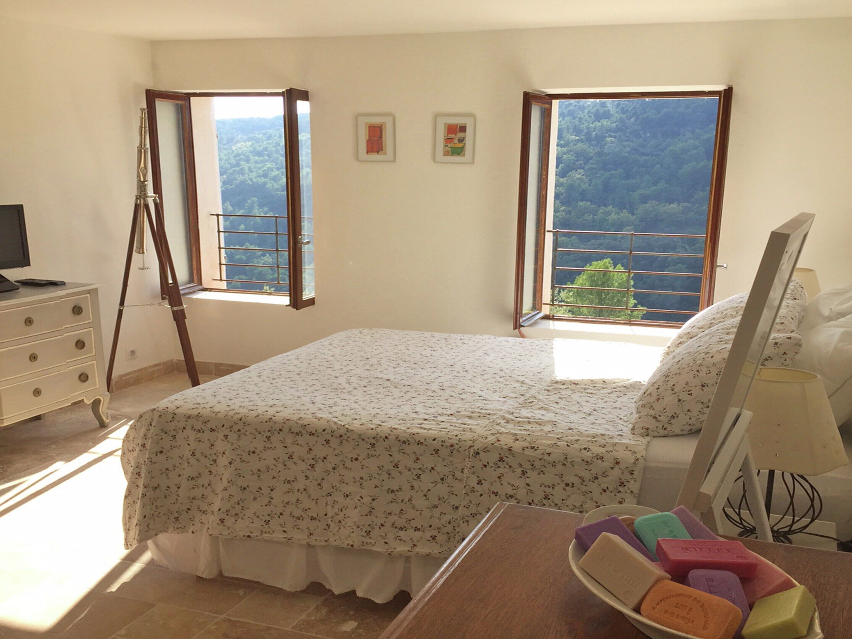 House | 5 bedrooms, individually furnished, bed sheets