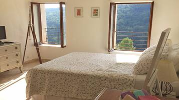 House | 5 bedrooms, individually furnished, bed sheets