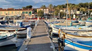 A marina with numerous boats docked along a wooden walkway. - Villa in Ampus With Panoramic Views & Pool (Ampus)