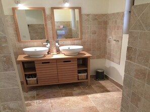 House | Bathroom - Villa in Ampus With Panoramic Views & Pool (Ampus)