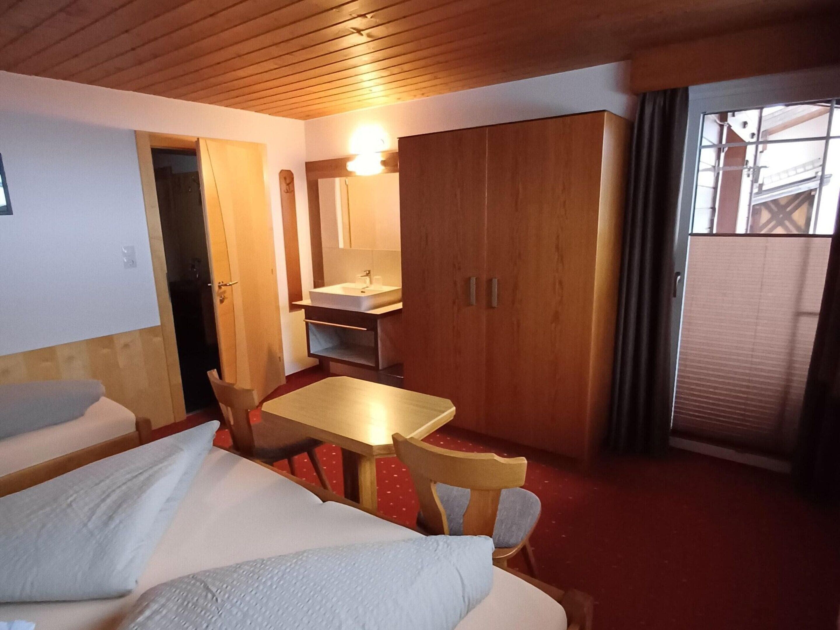 3 bedrooms, bed sheets