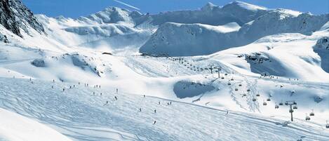 A snow-covered mountain with ski slopes and a ski lift.
