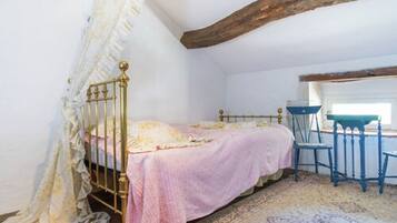 3 bedrooms, individually furnished, cots/infant beds, bed sheets