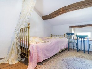 House | 3 bedrooms, individually furnished, cots/infant beds, bed sheets - Magnificent Castle at a Unique Location in Pressac, With a Shared Swimming Pool (Pressac)