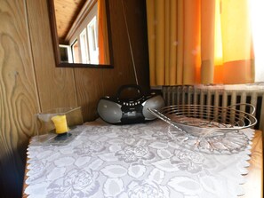 3 bedrooms, individually furnished, cribs/infant beds, internet - Carefully Furnished Holiday Residence in a Typical Berner Oberland House (Hasliberg)