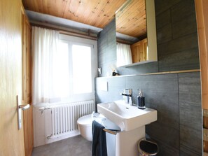 Bathroom - Carefully Furnished Holiday Residence in a Typical Berner Oberland House (Hasliberg)