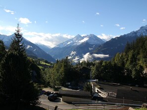 Balcony - Carefully Furnished Holiday Residence in a Typical Berner Oberland House (Hasliberg)