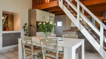 House | Private kitchen | Fridge, microwave, oven, dishwasher