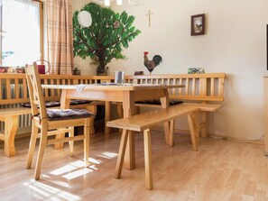 Dining - Hill-view Farmhouse in Gogel Garden Balcony Barbecue (Steingaden)