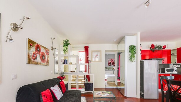 Living room - Lovely Apartment in Bayeux With Courtyard & Heating (Bayeux)